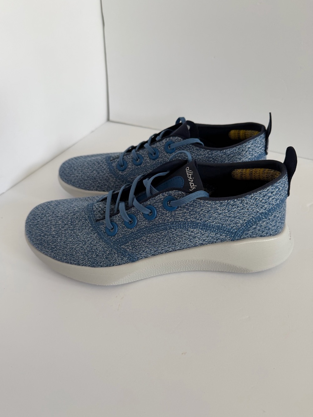 ALLBIRDS SuperLight lightweight Tree Runners sneakers shoes NWOB Size 9 - Picture 2 of 12